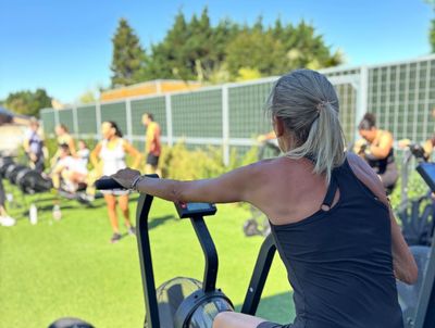 Espace extérieur d'entraînement hybride chez CrossFit TTS à Waterloo